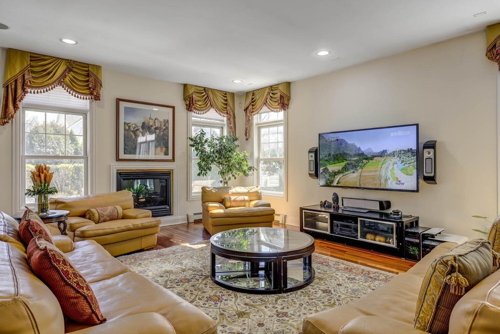 3 of 30 - 258 Harbor View Drive, Port Washington, NY