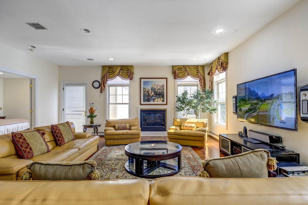 4 of 30 - 258 Harbor View Drive, Port Washington, NY