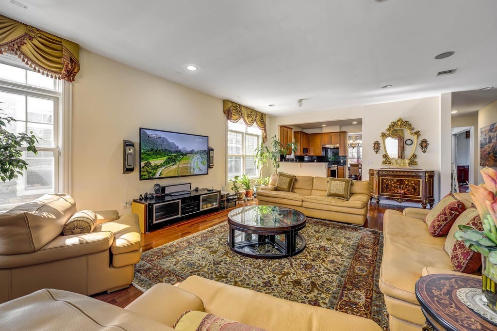 5 of 30 - 258 Harbor View Drive, Port Washington, NY