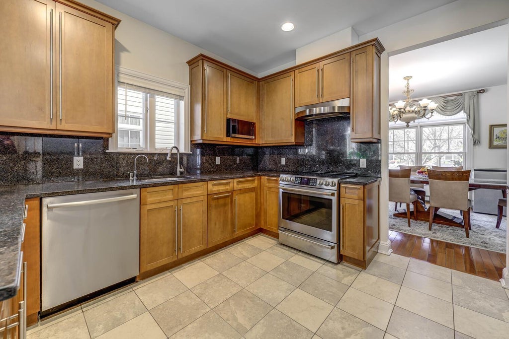 8 of 30 - 258 Harbor View Drive, Port Washington, NY