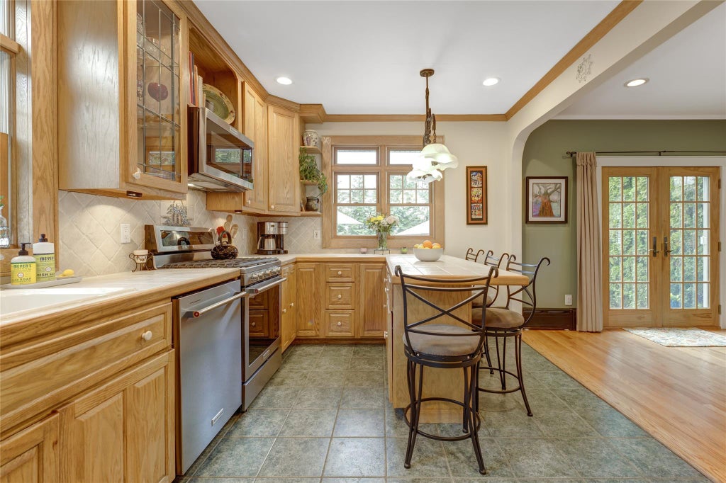 10 of 28 - 50 Poplar St., Westbury, NY