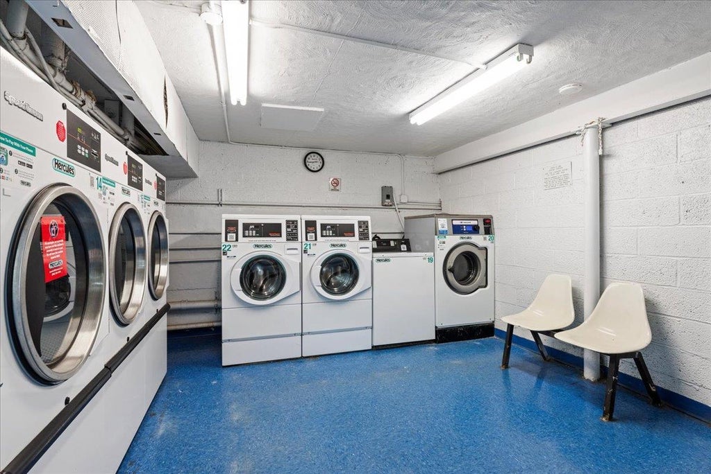 21 of 22 - Undisclosed, Roslyn Heights, NY