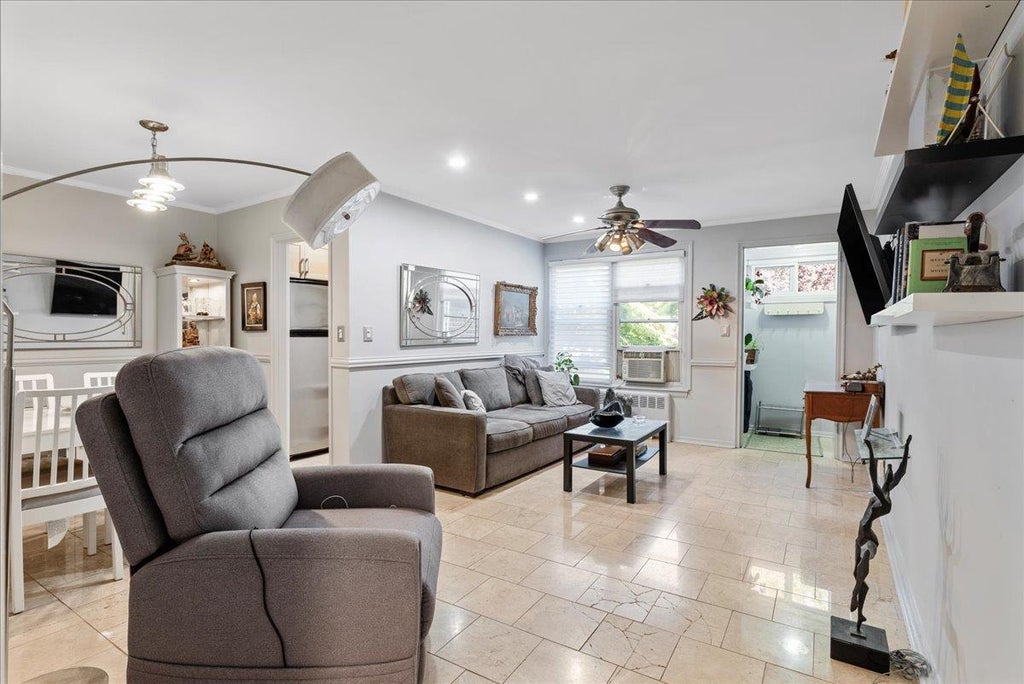 4 of 22 - Undisclosed, Roslyn Heights, NY