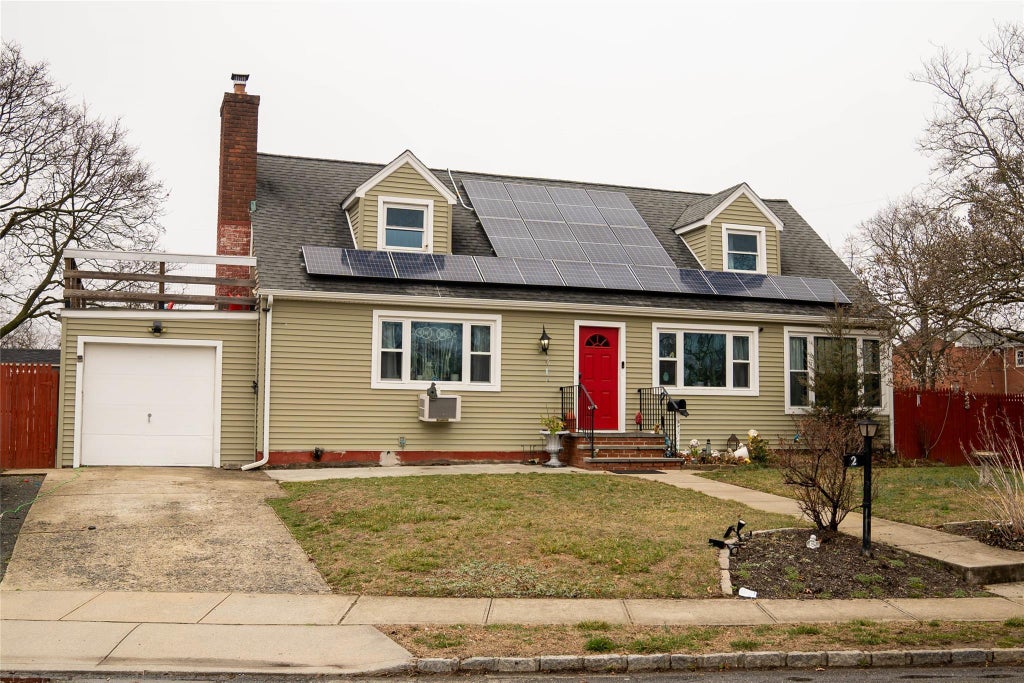 1 of 29 - 2 Circle Drive, Baldwin, NY