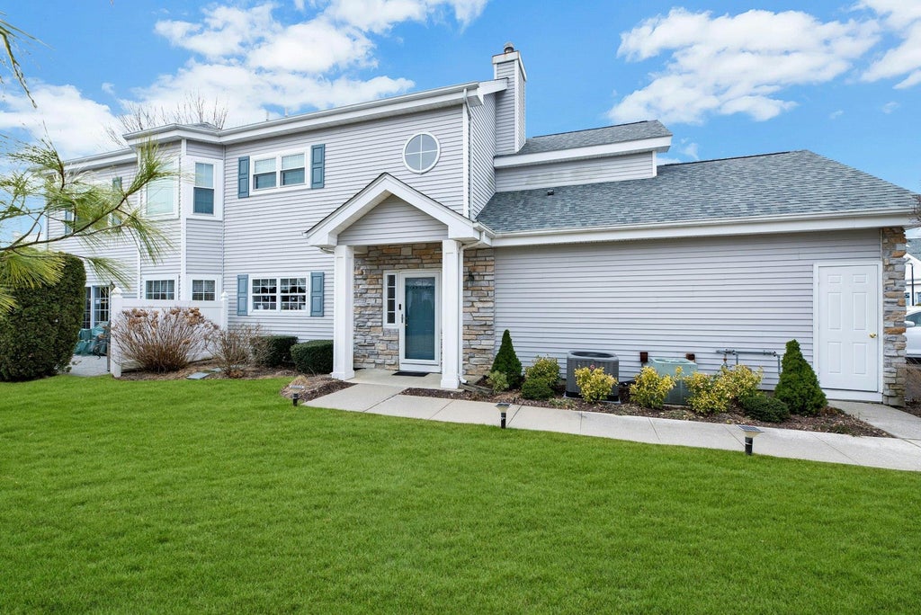 521 Highland Court # 521, Moriches