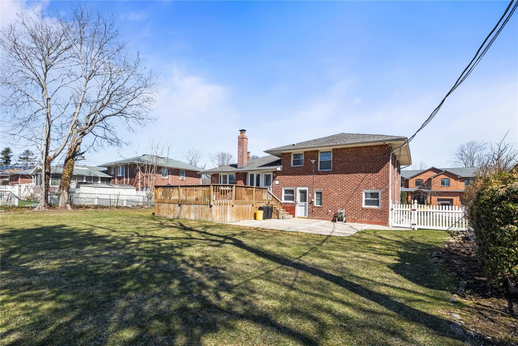 23 of 29 - 114 Celia Drive, Jericho, NY