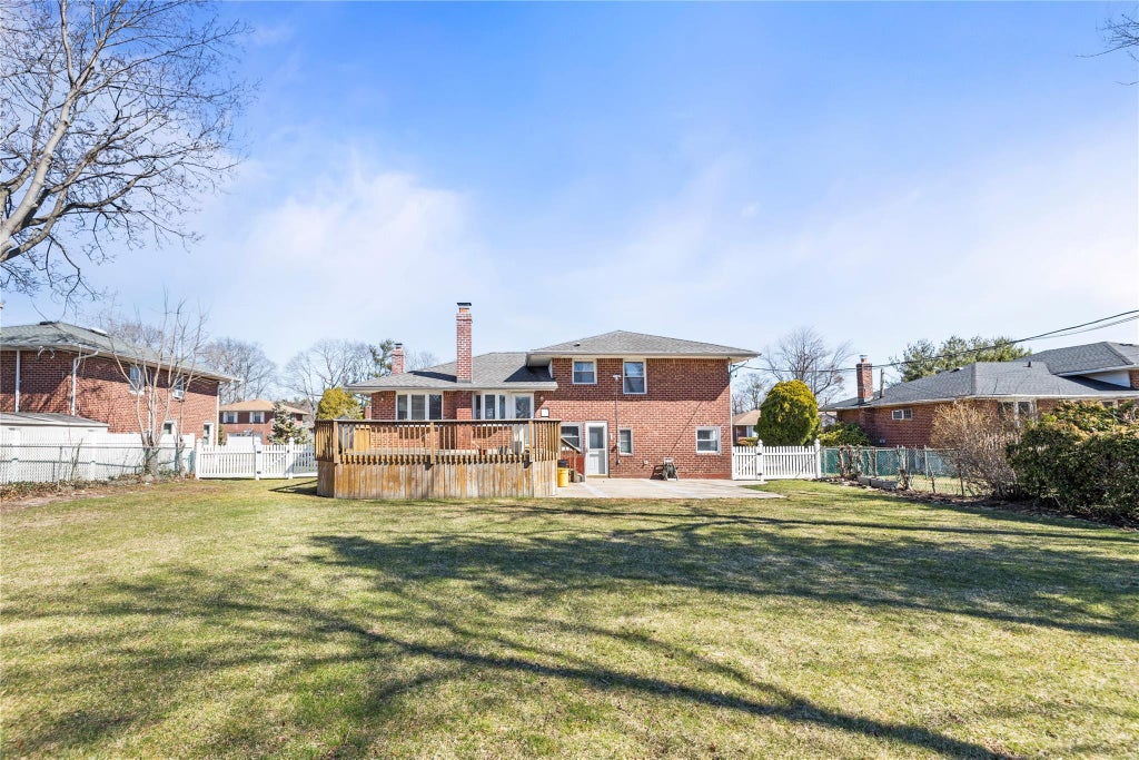24 of 29 - 114 Celia Drive, Jericho, NY