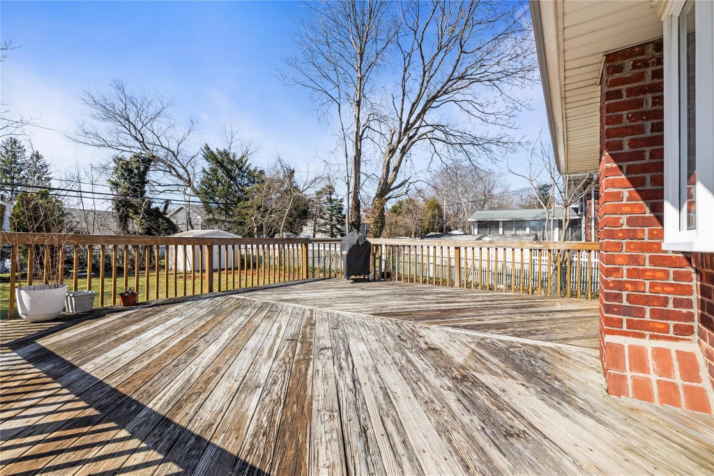 26 of 29 - 114 Celia Drive, Jericho, NY