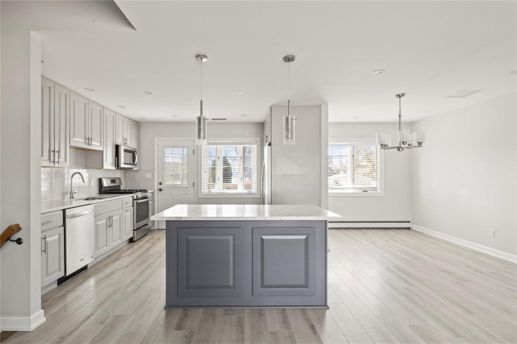 5 of 29 - 114 Celia Drive, Jericho, NY