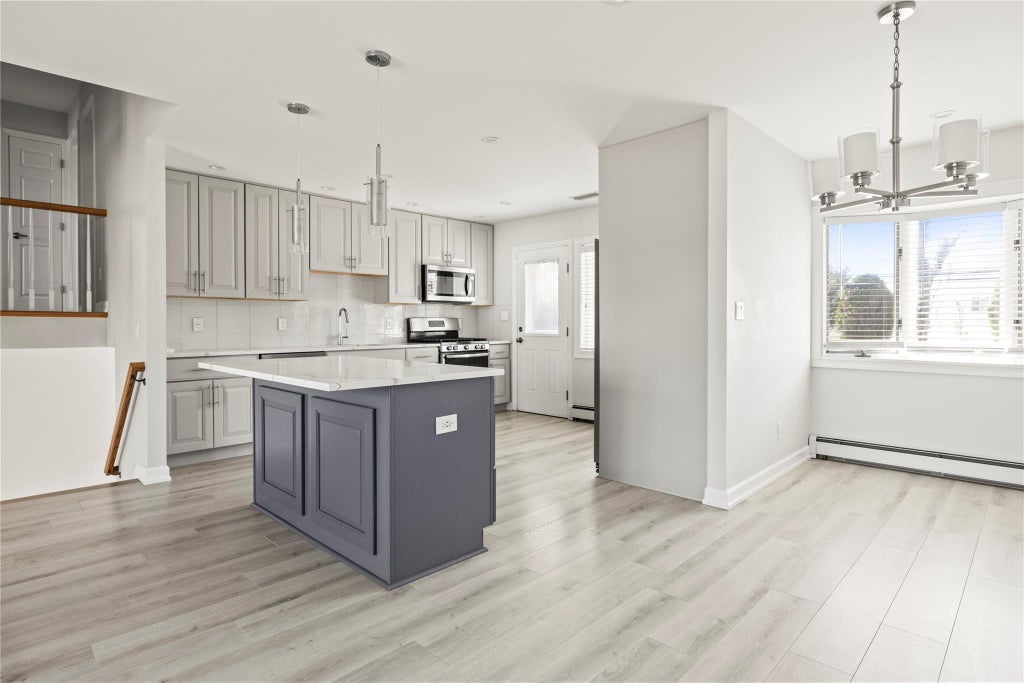 6 of 29 - 114 Celia Drive, Jericho, NY