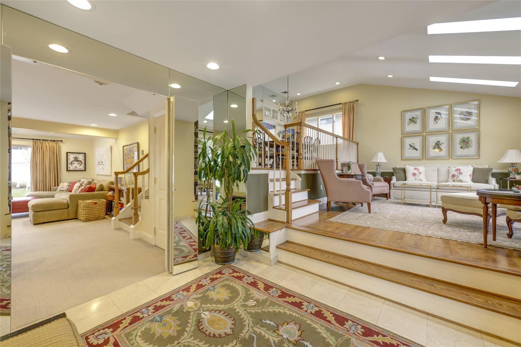 9 of 35 - 28 Driftwood Drive, Port Washington, NY