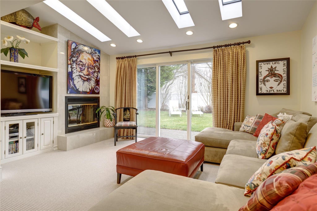 14 of 35 - 28 Driftwood Drive, Port Washington, NY