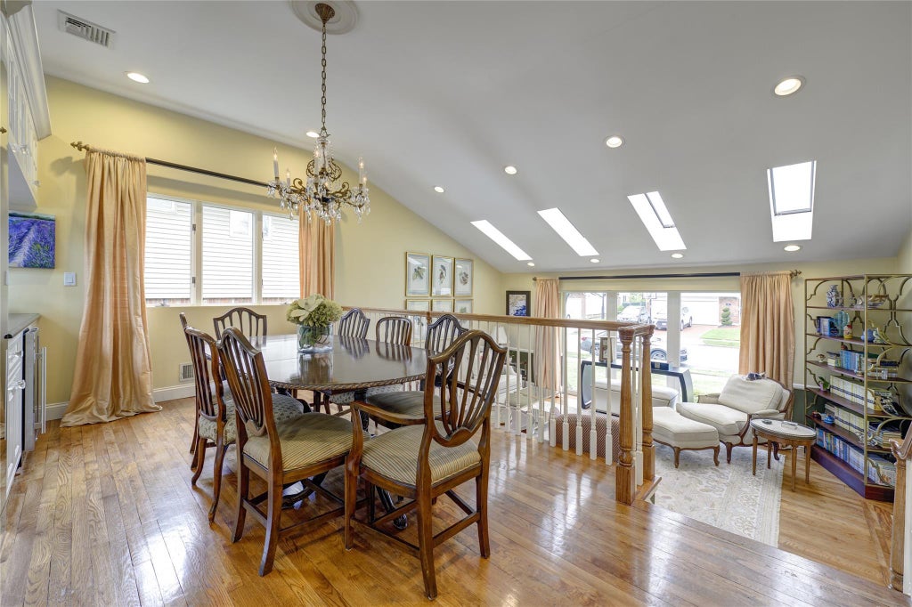 17 of 35 - 28 Driftwood Drive, Port Washington, NY