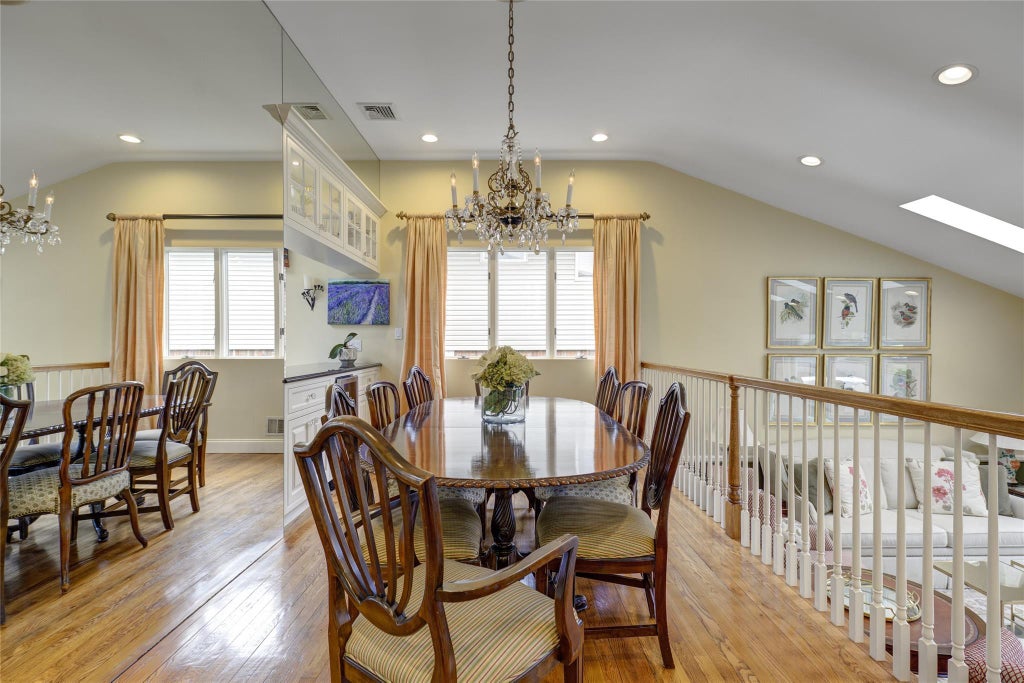 18 of 35 - 28 Driftwood Drive, Port Washington, NY