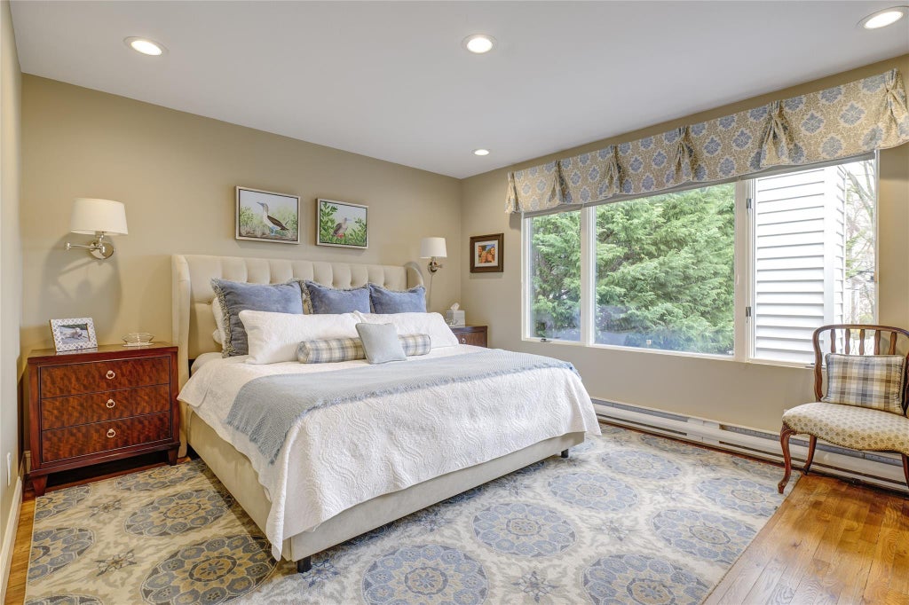 23 of 35 - 28 Driftwood Drive, Port Washington, NY