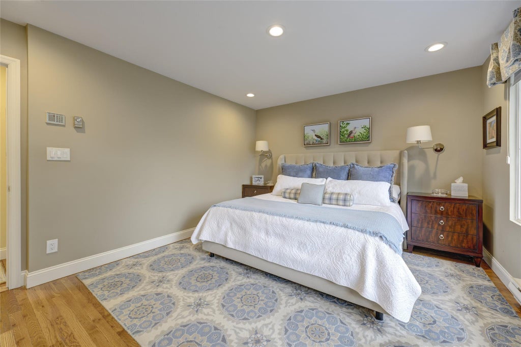 24 of 35 - 28 Driftwood Drive, Port Washington, NY