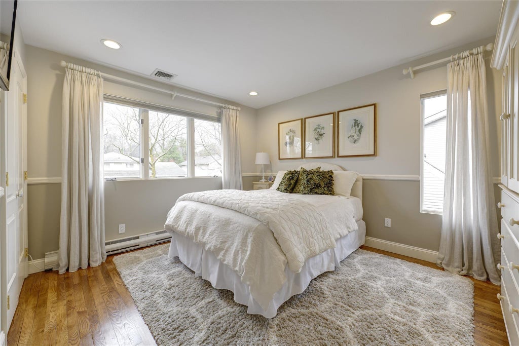 26 of 35 - 28 Driftwood Drive, Port Washington, NY