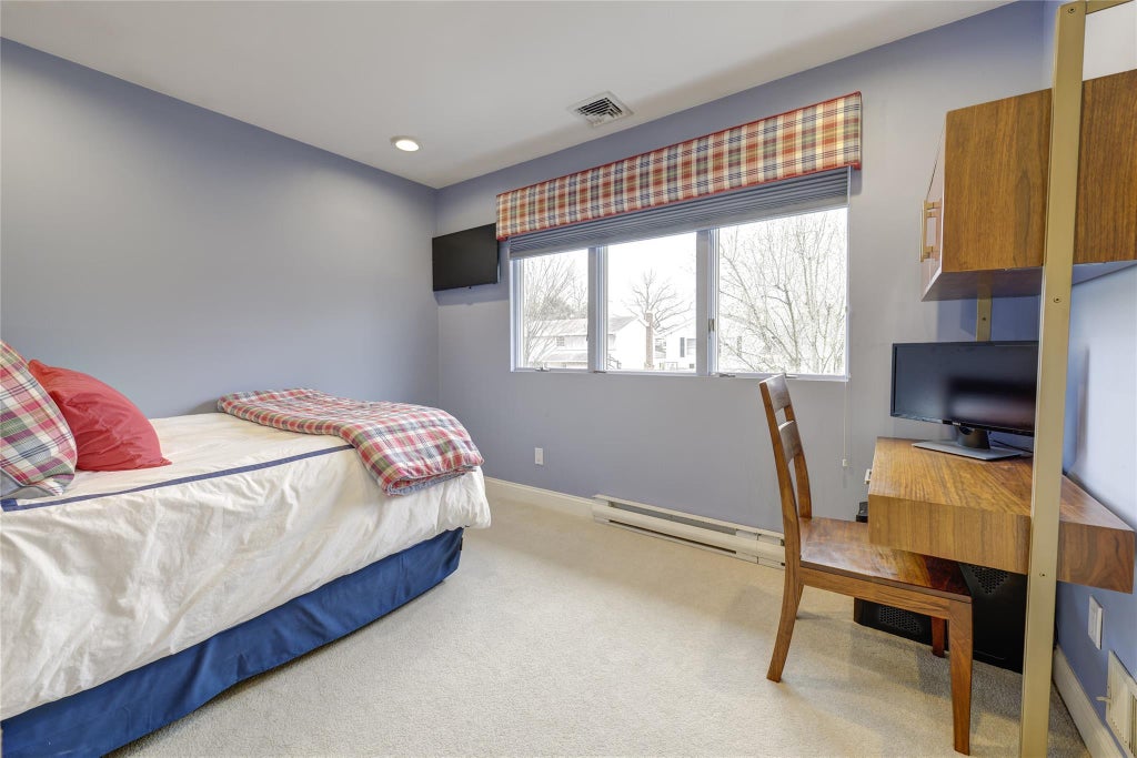 27 of 35 - 28 Driftwood Drive, Port Washington, NY