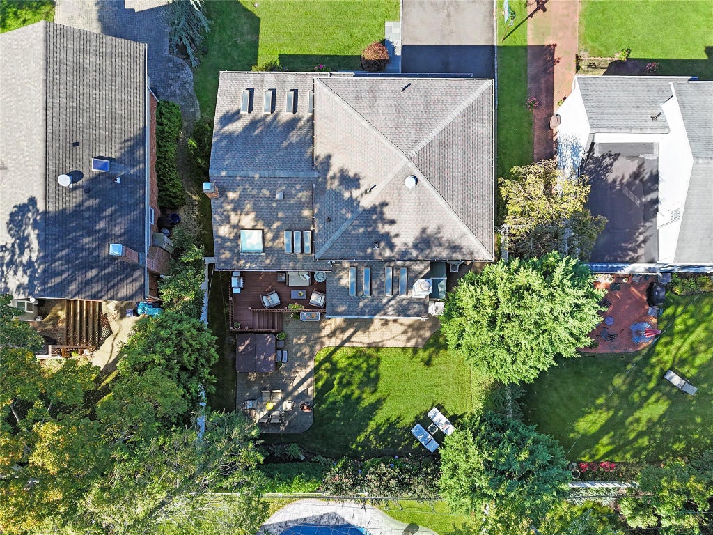 34 of 35 - 28 Driftwood Drive, Port Washington, NY