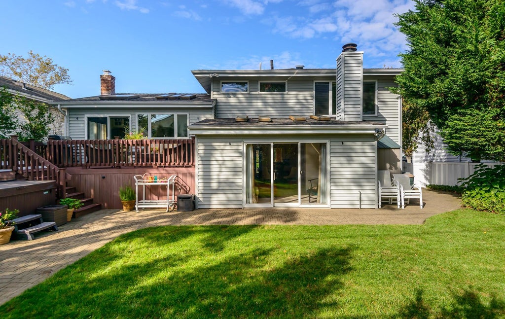 3 of 35 - 28 Driftwood Drive, Port Washington, NY