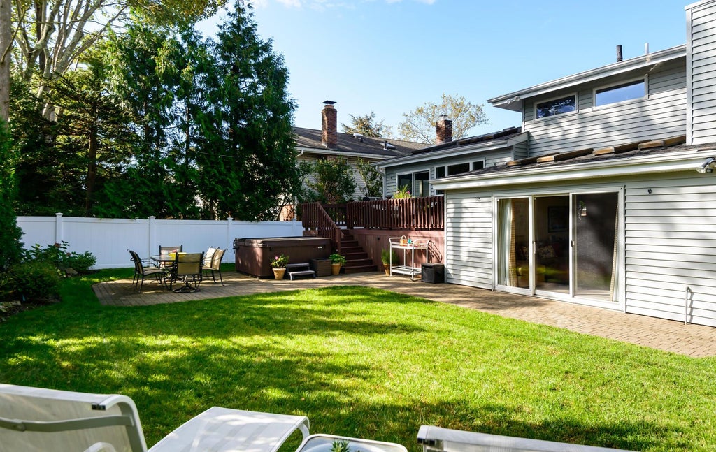 4 of 35 - 28 Driftwood Drive, Port Washington, NY