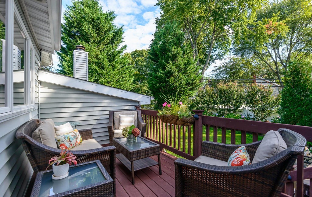 7 of 35 - 28 Driftwood Drive, Port Washington, NY