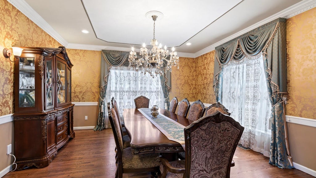 9 of 37 - 30 Pine Drive, Roslyn, NY