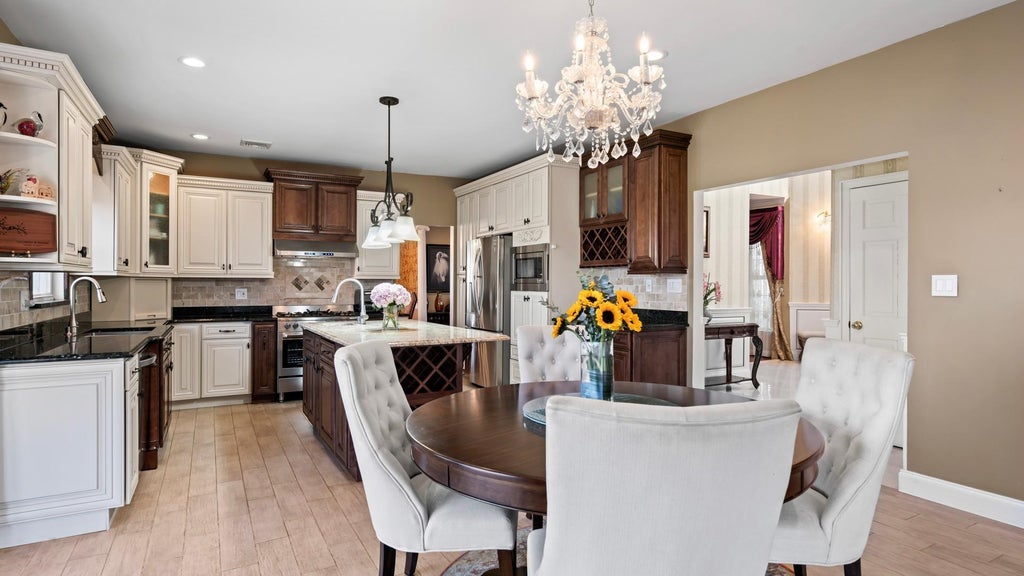 10 of 37 - 30 Pine Drive, Roslyn, NY