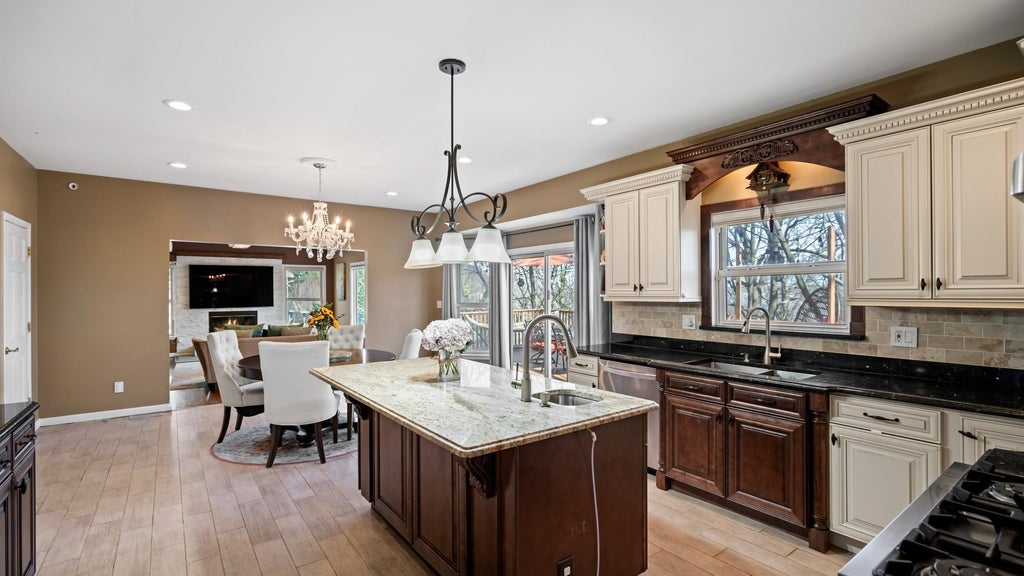 11 of 37 - 30 Pine Drive, Roslyn, NY
