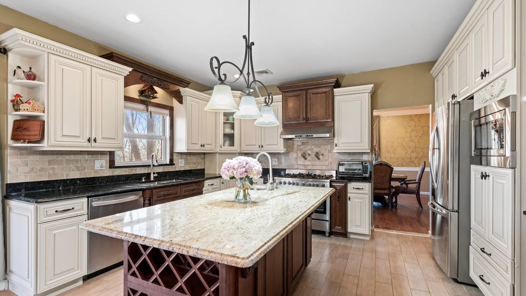 12 of 37 - 30 Pine Drive, Roslyn, NY