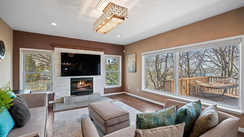 16 of 37 - 30 Pine Drive, Roslyn, NY