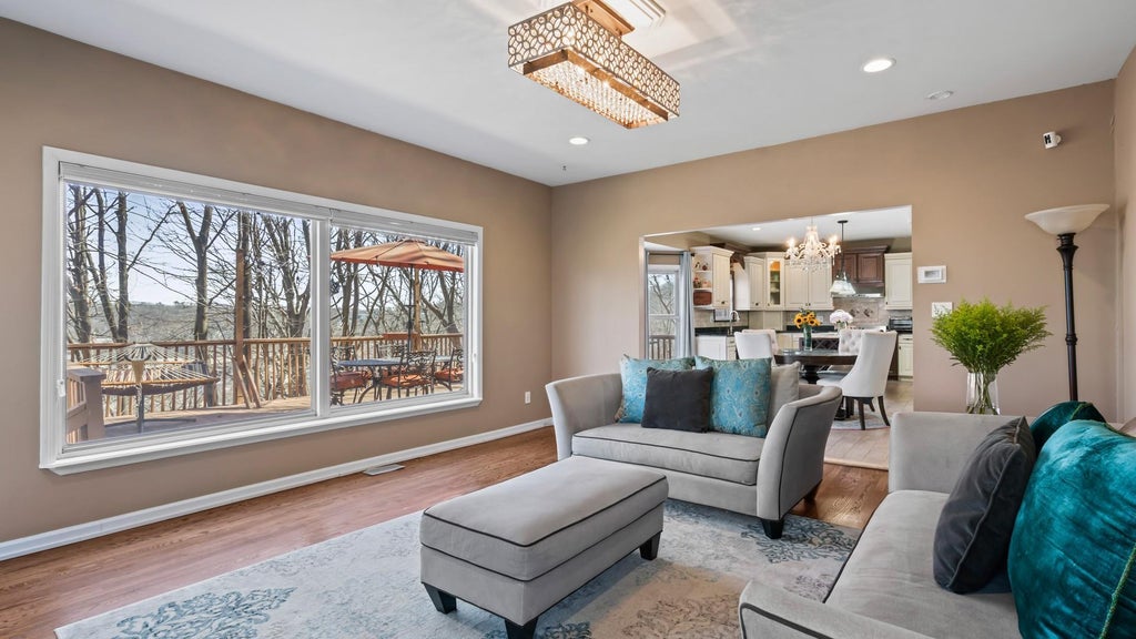 18 of 37 - 30 Pine Drive, Roslyn, NY