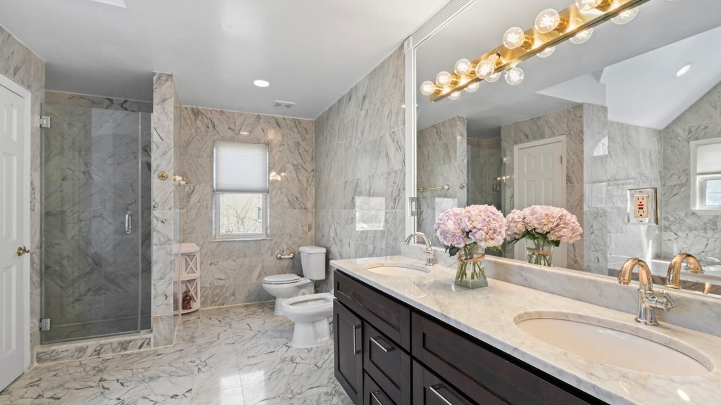 22 of 37 - 30 Pine Drive, Roslyn, NY