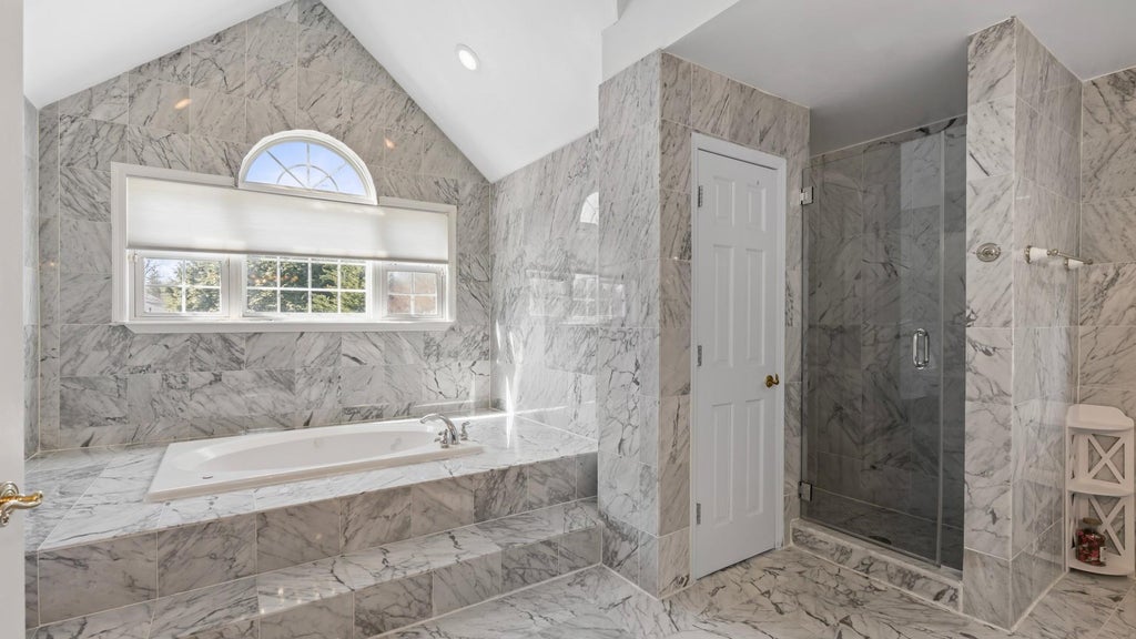23 of 37 - 30 Pine Drive, Roslyn, NY