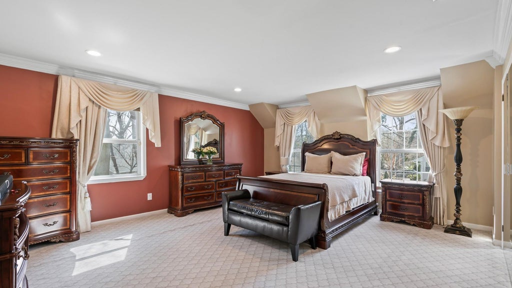 25 of 37 - 30 Pine Drive, Roslyn, NY