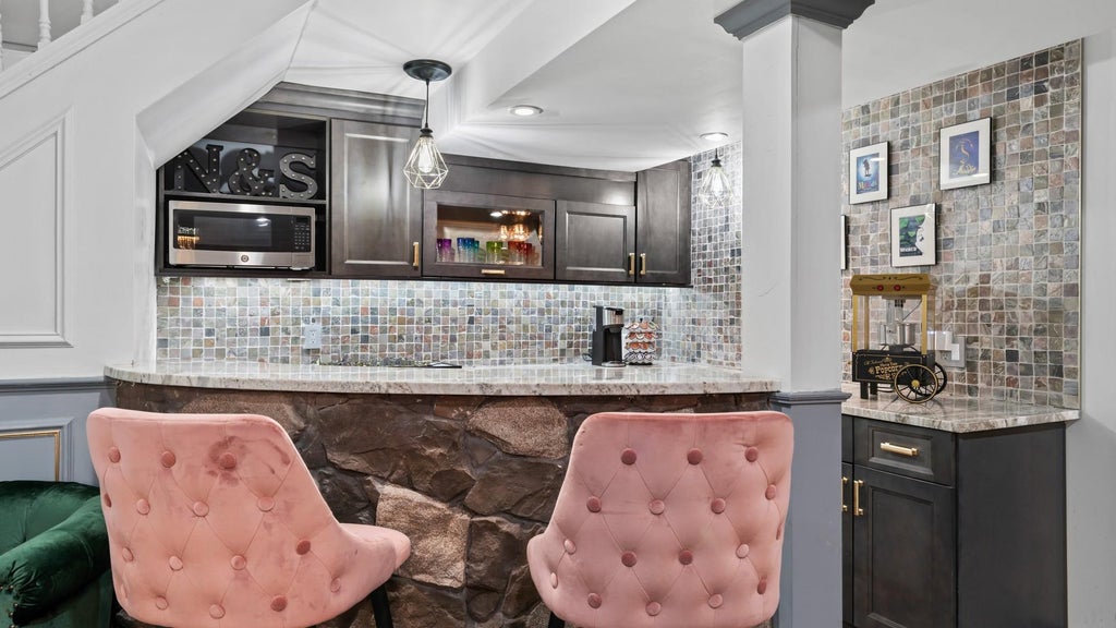 33 of 37 - 30 Pine Drive, Roslyn, NY