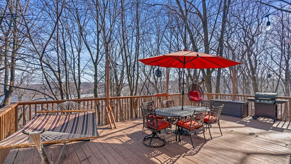 34 of 37 - 30 Pine Drive, Roslyn, NY
