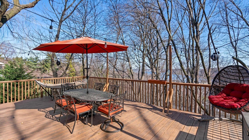 35 of 37 - 30 Pine Drive, Roslyn, NY
