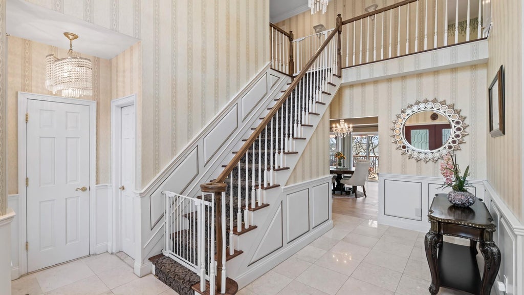 4 of 37 - 30 Pine Drive, Roslyn, NY
