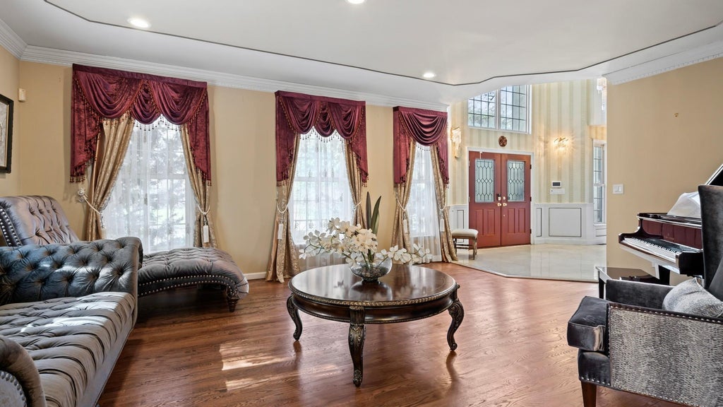 7 of 37 - 30 Pine Drive, Roslyn, NY