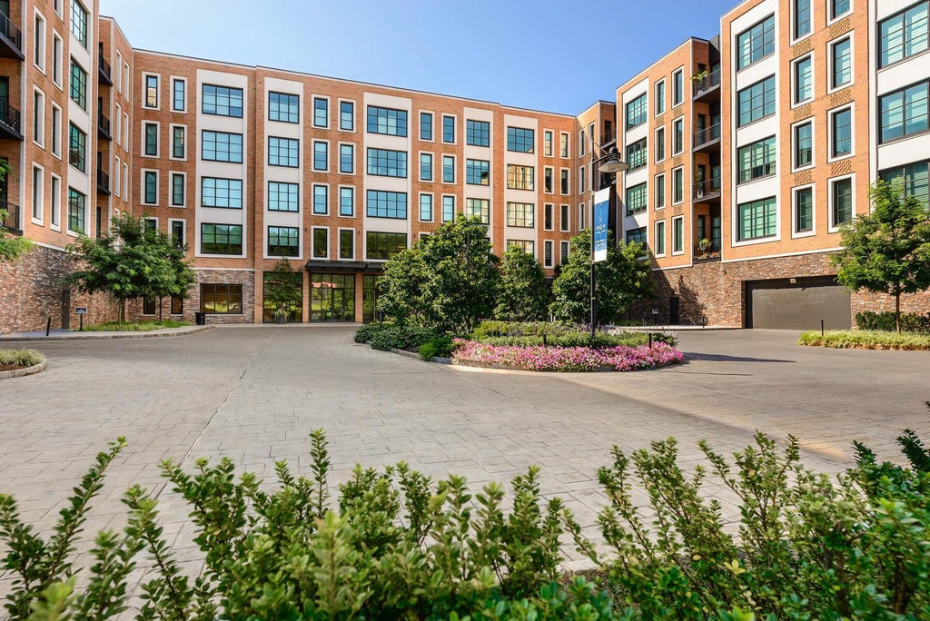 1 of 29 - 100 Garvies Point Road 1237, Glen Cove, NY