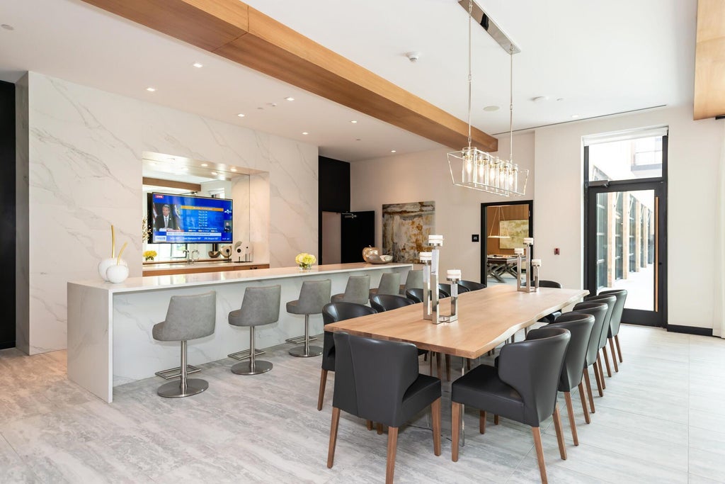 17 of 29 - 100 Garvies Point Road 1237, Glen Cove, NY