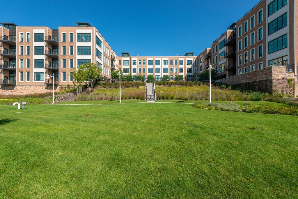 28 of 29 - 100 Garvies Point Road 1237, Glen Cove, NY