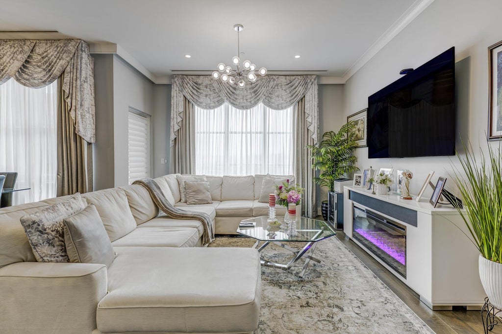 4 of 29 - 100 Garvies Point Road 1237, Glen Cove, NY