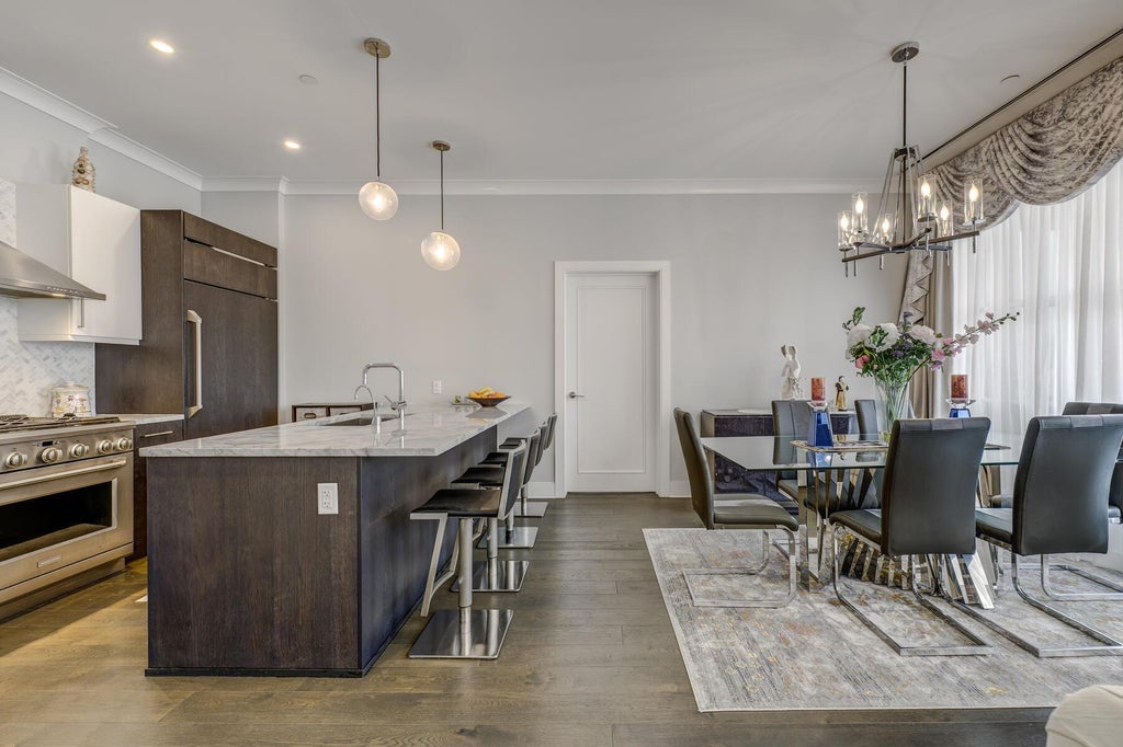 7 of 29 - 100 Garvies Point Road 1237, Glen Cove, NY
