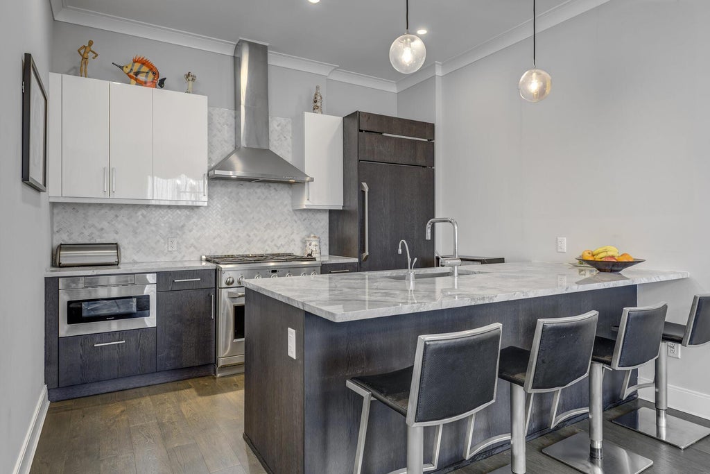 8 of 29 - 100 Garvies Point Road 1237, Glen Cove, NY