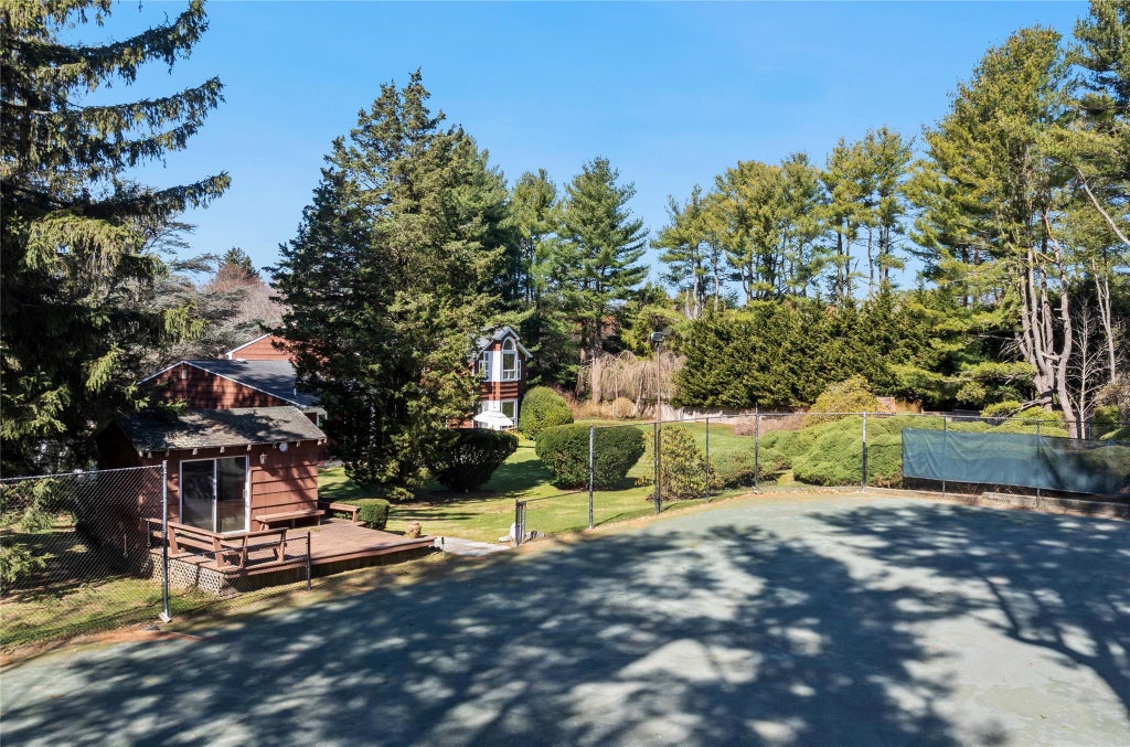 9 of 11 - 6 Longridge Lane, Old Brookville, NY