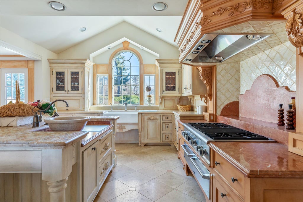 4 of 11 - 6 Longridge Lane, Old Brookville, NY