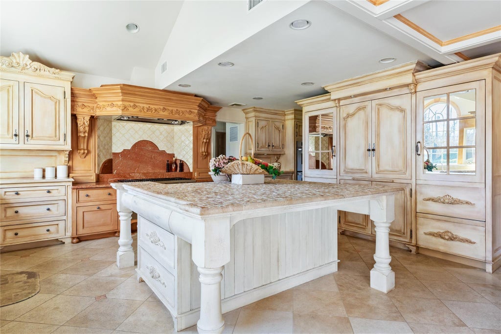 5 of 11 - 6 Longridge Lane, Old Brookville, NY
