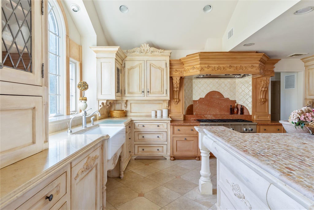 6 of 11 - 6 Longridge Lane, Old Brookville, NY